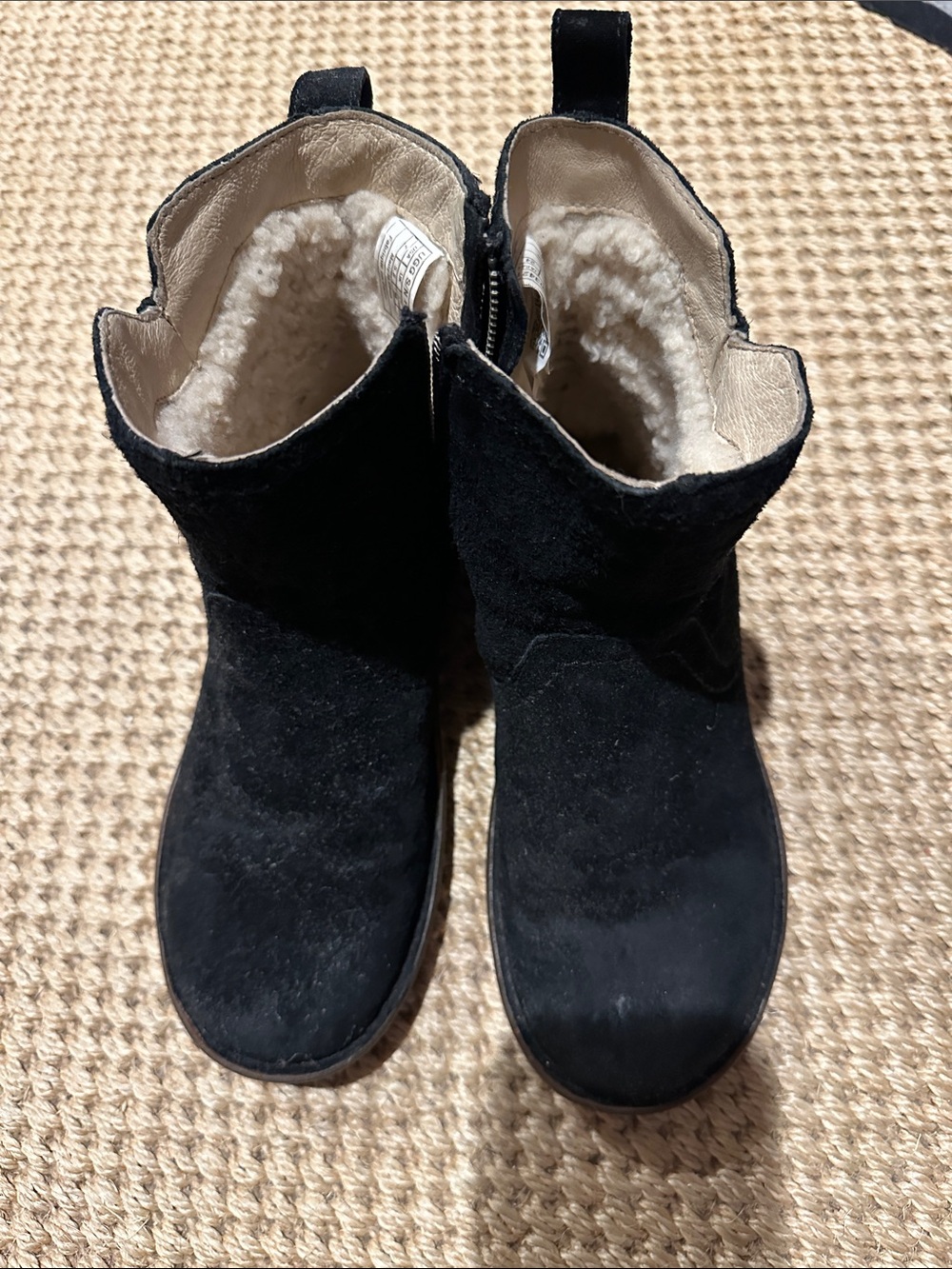 UGG Black Suede Shearling-Lined Ankle Boots, size 7